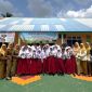 Dosen ITB foto bersama guru dan pelajar SDN 005 Desa Parit | Foto: Ami