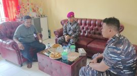 Kunjungan kerja Danpuslatpurmar 9 Dabo Singkep ke Kantor Camat Singkep Barat (Foto : Ist)