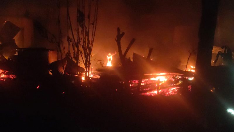 Dua Rumah di Dabo Singkep Di Lahap Si Jago Merah (Foto : Ist)