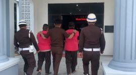 Kejari Lingga Serahkan Dua Tersangka dan Barang Bukti Tahap II (Foto : Wandi)