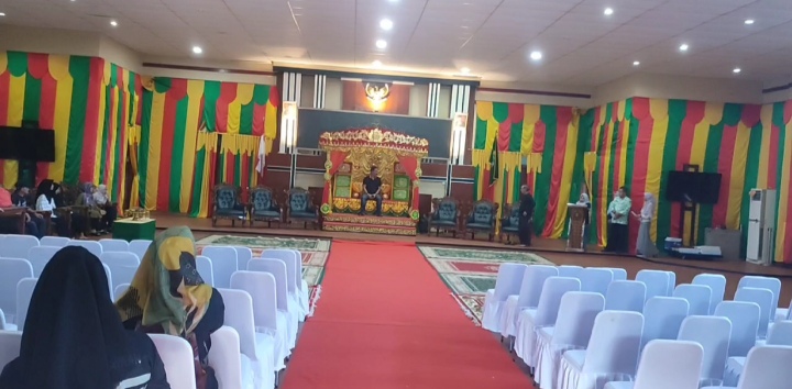 Panggung penganugerahan adat Diraja Kesultanan Riau-Lingga rampung dikerjakan (Foto : Eki)