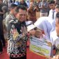 Gubernur Ansar Beri Bantuan Kesehatan Infrastruktur Hingga Pendidikan di Lingga (Foto : Wandi)