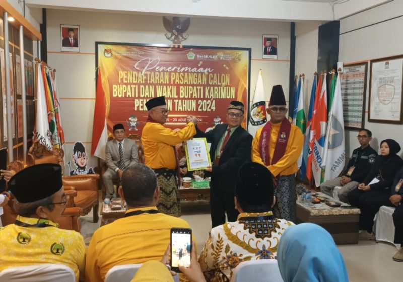 Paslon Cabup Cawabup Karimun Firman-Eri resmi daftar ke KPU pada, Kamis (29/8/2024) | Foto: Nichita