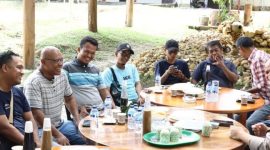 Kapolres Lingga, AKBP Apri Fajar Hermanto perkuat silaturahmi dengan insan pers dalam kegiatan coffee morning | Foto: Wandy