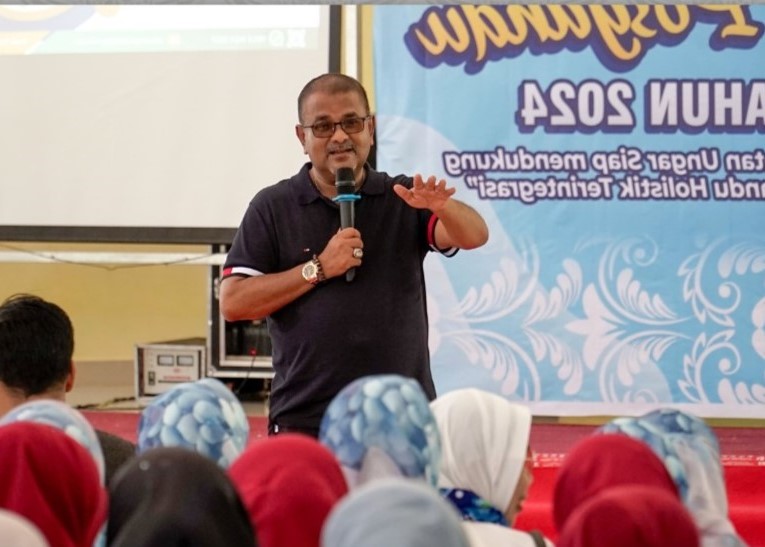 Bupati Karimun memberikan sambutan dalam jambore kader posyandu di Kecamatan Ungar | Foto: Nichita