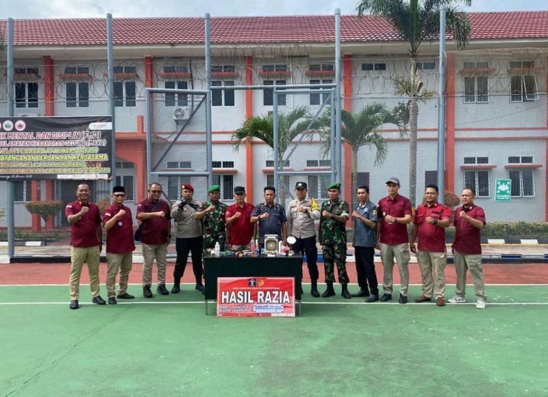 Razia kamar WBP Lapas Narkotika Tanjungpinang melibatkan TNI, Polri, BNN, dan Tim Satgas dari Kantor Wilayah Kementerian Hukum dan HAM Kepri | Foto: Andri