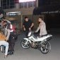 Personel Polresta Barelang mengangkut sepeda motor yang tidak memiliki surat resmi dalam operasi cipta kondisi pada, Sabtu (21/9/2024) | Foto: Dian
