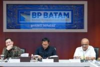 Deputi Bidang Perekonomian Sekretariat Kabinet, Satya Bhakti Parikesit (tengah) saat kunjungan kerja ke BP Batam | Foto: Humas BP Batam