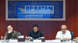 Deputi Bidang Perekonomian Sekretariat Kabinet, Satya Bhakti Parikesit (tengah) saat kunjungan kerja ke BP Batam | Foto: Humas BP Batam
