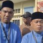 Pasangan Calon Bupati dan Wakil Bupati Lingga, Nizar (kanan), Novrizal (kiri) diwawancara wartawan usai pencabutan nomor urut | Foto: Wandy