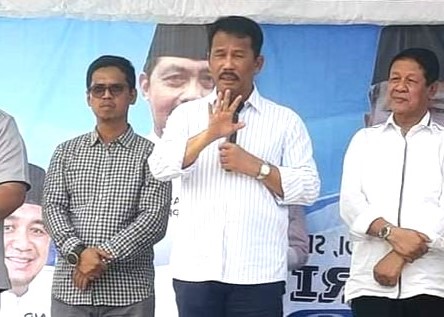 Calon Gubernur Kepri, Muhammad Rudi saat menemui pendukungnya di Kabupaten Karimun beberapa waktu lalu |Foto: Nichita