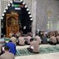Personel Polres Lingga beragama Islam mengikuti kegiatan Pembinaan Rohani dan Mental di Masjid Al-Munawar | Foto: Wandy