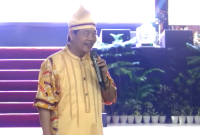 Ustadz Madit Musyawaroh memberikan ceramah agama dalam peringatan Maulid Nabi SAW Pemprov Kepri di Karimun | Foto: Nichita
