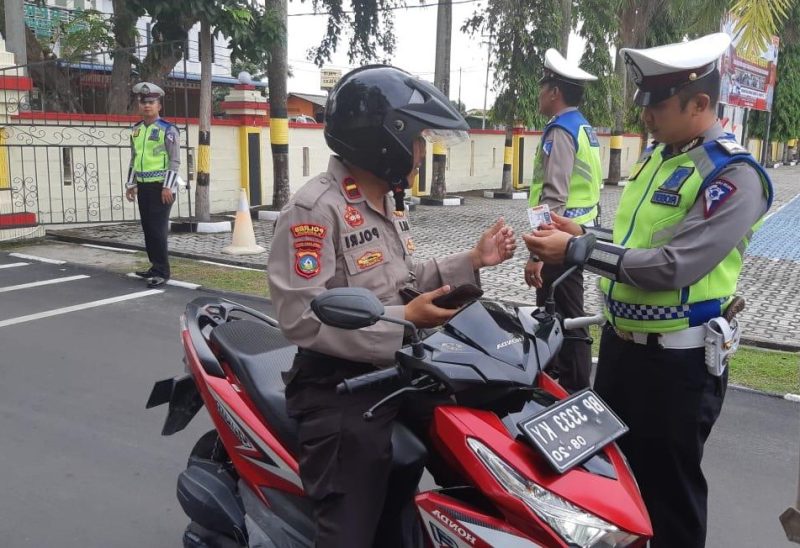 Satlantas Polres Karimun saat melakukan razia beberapa waktu lalu | Foto: Nichita