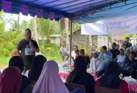 Calon Bupati Lingga, Muhammad Nizar memberikan sambutan saat kampanye di Dusun Pengambil pada, Selasa (1/10/2024) | Foto: Wandy