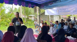 Calon Bupati Lingga, Muhammad Nizar memberikan sambutan saat kampanye di Dusun Pengambil pada, Selasa (1/10/2024) | Foto: Wandy