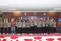 Personel Satlantas Polresta Barelang foto bersama usai Latihan Pra Operasi Zebra Seligi 2024 | Foto: Dian