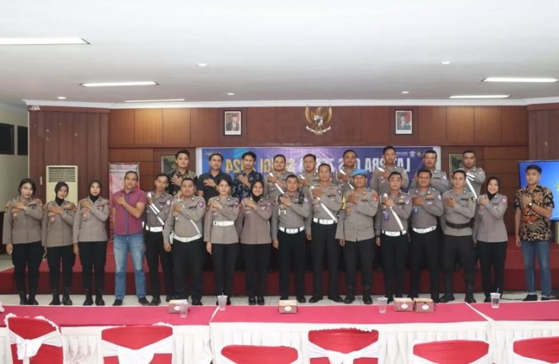 Personel Satlantas Polresta Barelang foto bersama usai Latihan Pra Operasi Zebra Seligi 2024 | Foto: Dian