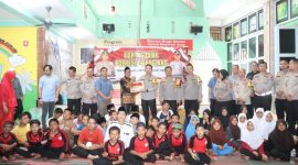 Selain memberikan bantuan, kunjungan Polresta Barelang ke panti asuhan untuk menjaga situasi kamtibmas di Kota Batam | Foto: Humas Polresta Barelang