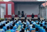 Karutan Batam, Fajar Teguh Wibowo lakukan praktek program 3S dihadapan ratusan WBP | Foto: Dian