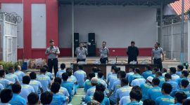 Karutan Batam, Fajar Teguh Wibowo lakukan praktek program 3S dihadapan ratusan WBP | Foto: Dian