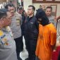 Kapolda Kepri, Irjen. Pol. Drs Yan Fitri Halimansyah menanyai pelaku penikaman anak di bawah umur yang terjadi di Simpang Kara Batam | Foto: Dian