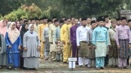 Pegawai Pemkab Karimun saat mengikuti upacara HUT Karimun ke-25 tahun 2024 | Foto: Nichita 