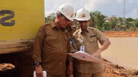 Dokumentasi Ansar Ahmad saat menjadi Gubernur Kepri, meninjau rencana proyek jalan Inpres | Foto: Istimewa