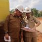 Dokumentasi Ansar Ahmad saat menjadi Gubernur Kepri, meninjau rencana proyek jalan Inpres | Foto: Istimewa