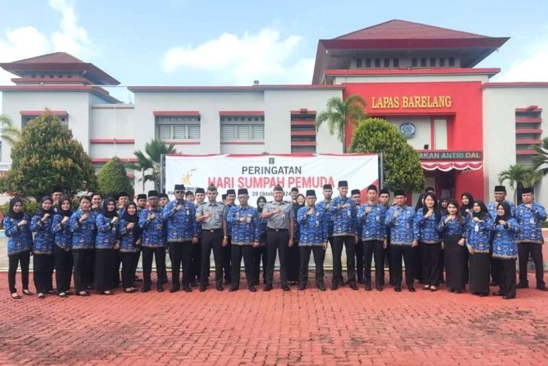 Pegawai Lapas Batam foto bersama usai upacara peringatan Hari Sumpah Pemuda 2024 | Foto: Dian