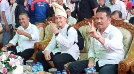 Kaesang Pangarep (tengah) didampingi Pasangan Calon Gubernur dan Wakil Gubernur Kepri 2024, H. Muhammad Rudi-Aunur Rafiq | Foto: Nichita
