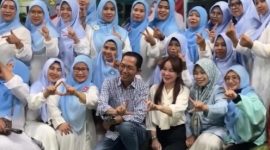 Pasangan Calon Wali Kota Batam dan Wakil Wali Kota Batam, Amsakar Achmad-Li Claudia Chandra kampanye di Batu Aji | Foto: Dian