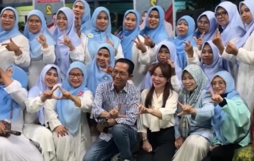 Pasangan Calon Wali Kota Batam dan Wakil Wali Kota Batam, Amsakar Achmad-Li Claudia Chandra kampanye di Batu Aji | Foto: Dian