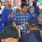 Calon Gubernur Kepri, Muhammad Rudi dikerubungi masyarakat saat kampanye di Sagulung | Foto: Dian