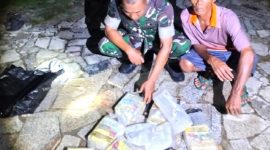 Nelayan Kim Ju saat melaporkan temuan Sabu kepada Babinsa Kodim 0317/TBK | Foto: Nichita