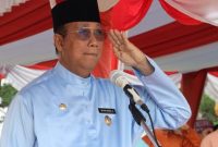Plt Bupati Karimun, Anwar Hasyim saat memimpin upacara HUT Karimun ke-25 tahun pada, Sabtu (12/10/2024) | Foto: Nichita