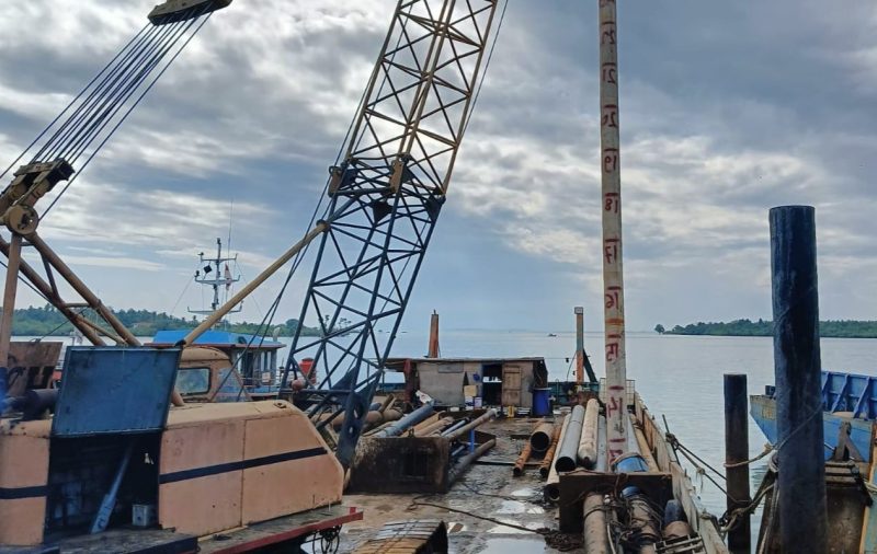 Proyek pengerjaan Ponton HDPE di Desa Telaga Tujuh, Kecamatan Durai, Kabupaten Karimun | Foto: Nichita