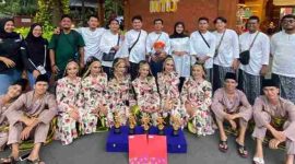 Penari Sanggar Seni Bintan Telani Tanjungpinang foto bersama usai meraih juara II Nasional di TMII | Foto: Disparbud Tanjungpinang