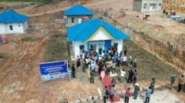 Warga terdampak proyek Rempang Eco City saat menempati rumah baru di Tanjung Banun | Foto: Dian