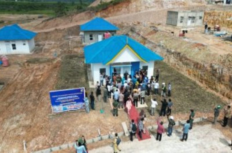 Warga terdampak proyek Rempang Eco City saat menempati rumah baru di Tanjung Banun | Foto: Dian