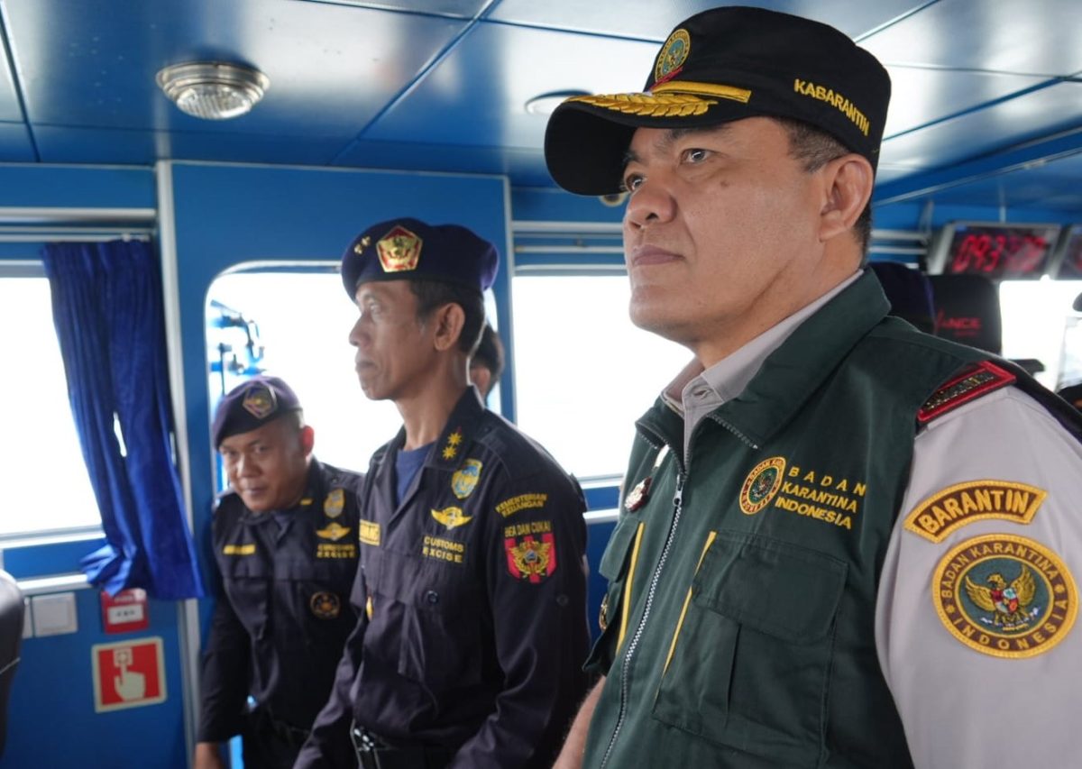 Kepala Barantin, Sahat M Panggabean pimpin langsung patroli laut bersama DJBC Kepri di perbatasan Indonesia, Singapura dan Malaysia pada, Kamis (3/10/2024) | Foto: Nichita