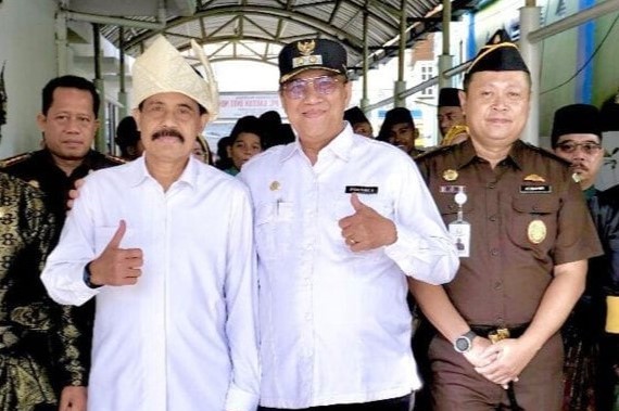 Kunjungan Wakajati Kepri disambut Plt Bupati Karimun, Anwar Hasyim di Pelabuhan Domestik Tanjungbalai Karimun | Foto: Nichita