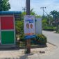 Baliho APK Paslon Firmansyah-Ery yang dipasang di tiang listrik (PLN) seputaran jalan Kampung Harapan, Kecamatan Tebing | Foto: Redaksi Zonamu.com