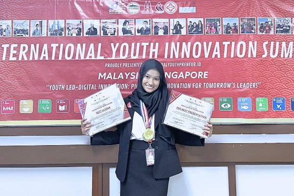 Asti Anggriyani Siswa Smansa Singkep Raih Prestasi di Ajang IYIS di Singapura dan Malaysia (Foto : Zonamu/Asti)
