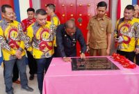 Bupati Karimun, Aunur Rafiq saat meresmikan penggunaan Gedung Yayasan Marga Huang | Foto: Nichita