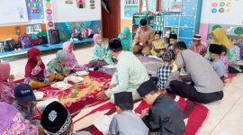 Desa Tanjung Harapan Bagikan 30 Paket Makanan Tambahan Diberikan Ke Anak Paud (Foto : Zonamu/Dony)
