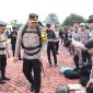 Kapolres Lingga saat melakukan pengecekan perlengkapan personil (Foto : Zonamu/Indra)