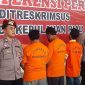 3 Pelaku penambang pasir ilegal berinisial ES, K dan B diringkus Subdit IV Direktorat Reserse Kriminal Khusus Polda Kepri | Foto: Dian