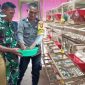 Bhabinkamtibmas Desa Tanjung Harapan, Bripka Doni Firmansyah saat ikut memanen Burung Puyuh | Foto: Wandy