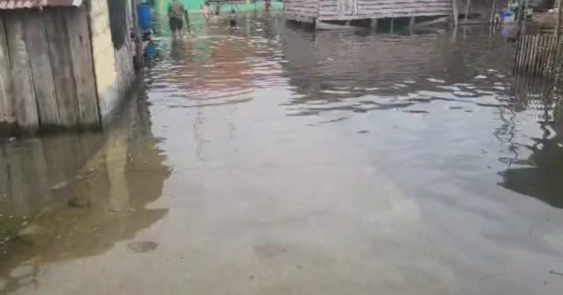 Kondisi hujan deras mengakibatkan banjir di wilayah Desa Marok Tua, (Foto : Zonamu/Yudiar)